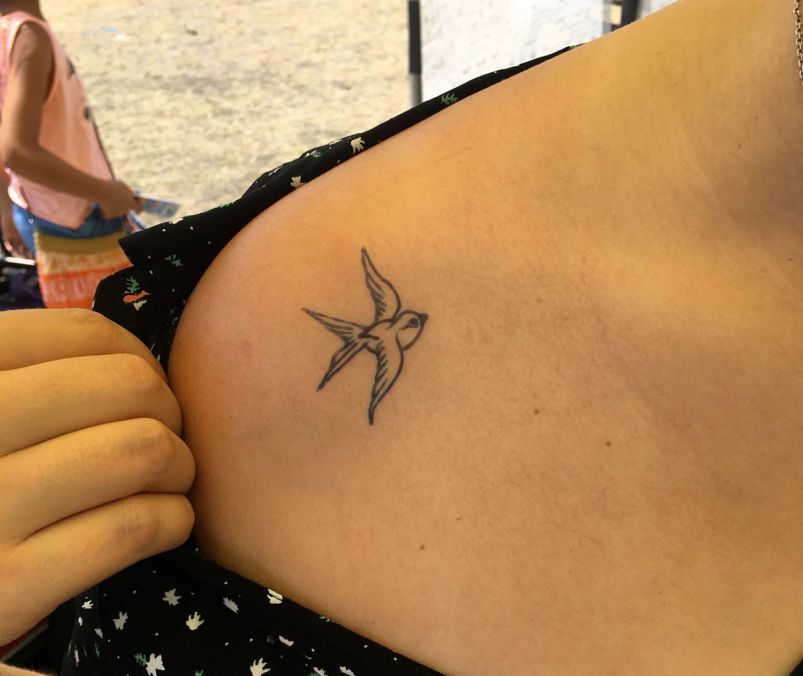 Tatouage Colombe Epaule Femme Festival Polynésien de Biganos 2019 - Pique à Cœur Ink