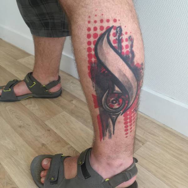 tatouage mollet abstrait homme bègles