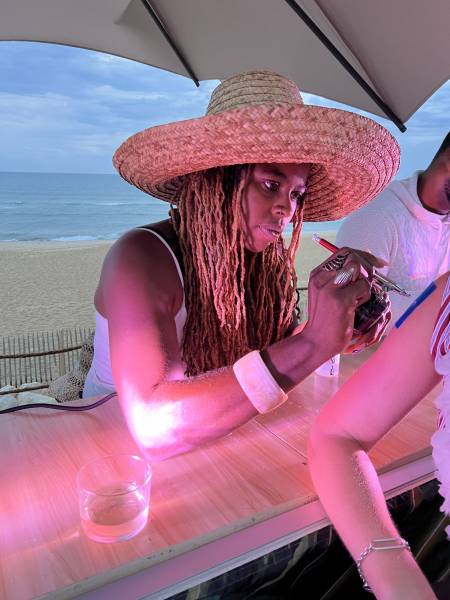 Tatoueuse Aérographe bar à tattoo biscarosse 