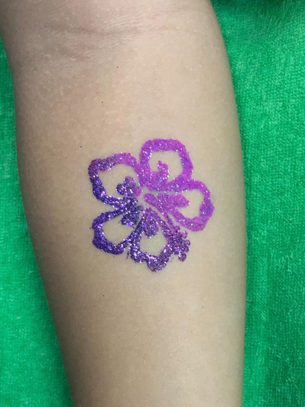 Tatouages temporaires pailleté à bordeaux