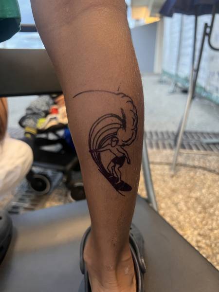 Surfeur tattoo temporaire stand tattoo biscarosse plage 