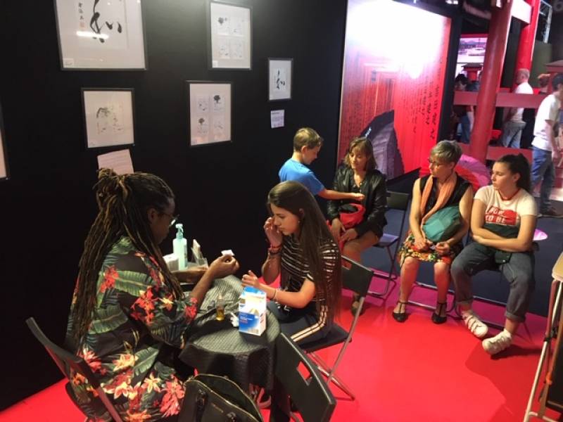 stand tatouage ephemere pique a coeur ink bordeaux