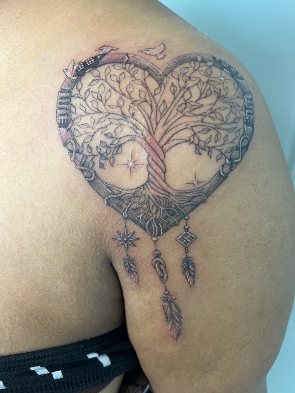 taouage afro-descendant créer par une tatoueuse antillaise à Bordeaux 