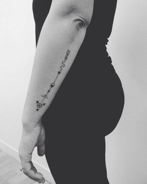 fleche graphique avant bras femme cenon