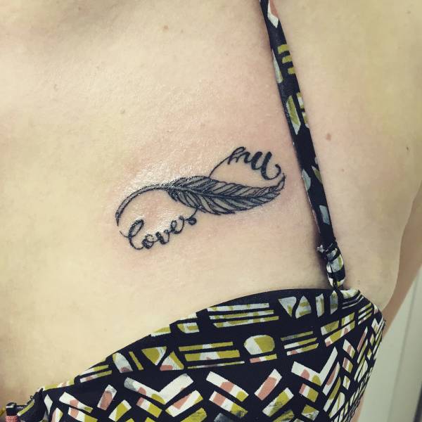 tatouage infini personnalise plume love floirac
