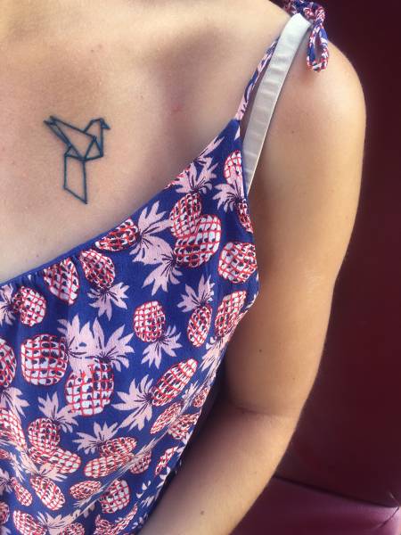 tatouage temporaire origami oiseau clavicule floirac