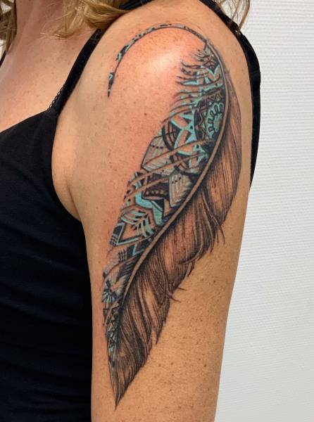 se faire tatouer une plume a bordeaux