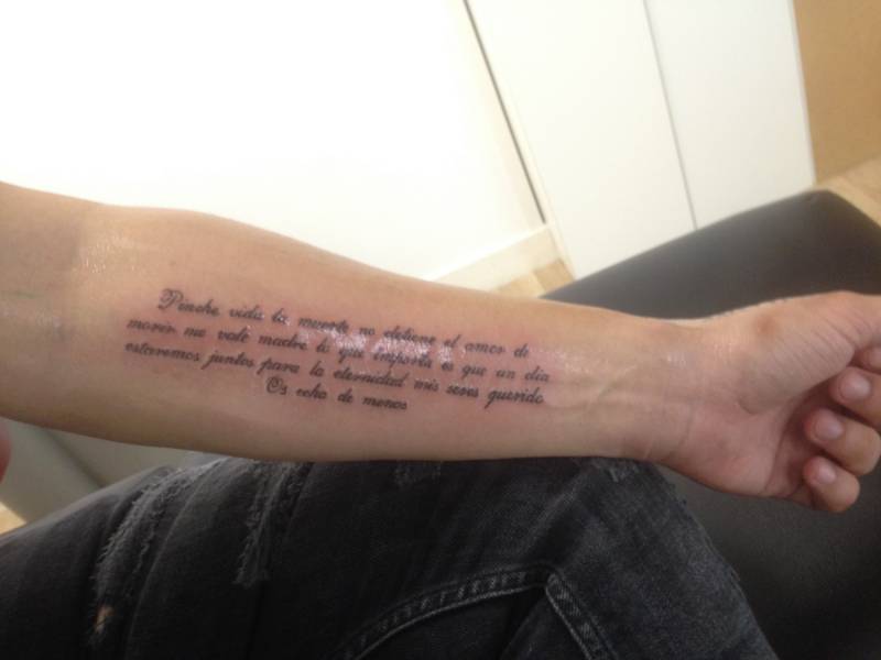 Tatouage homme texte avant bras floirac