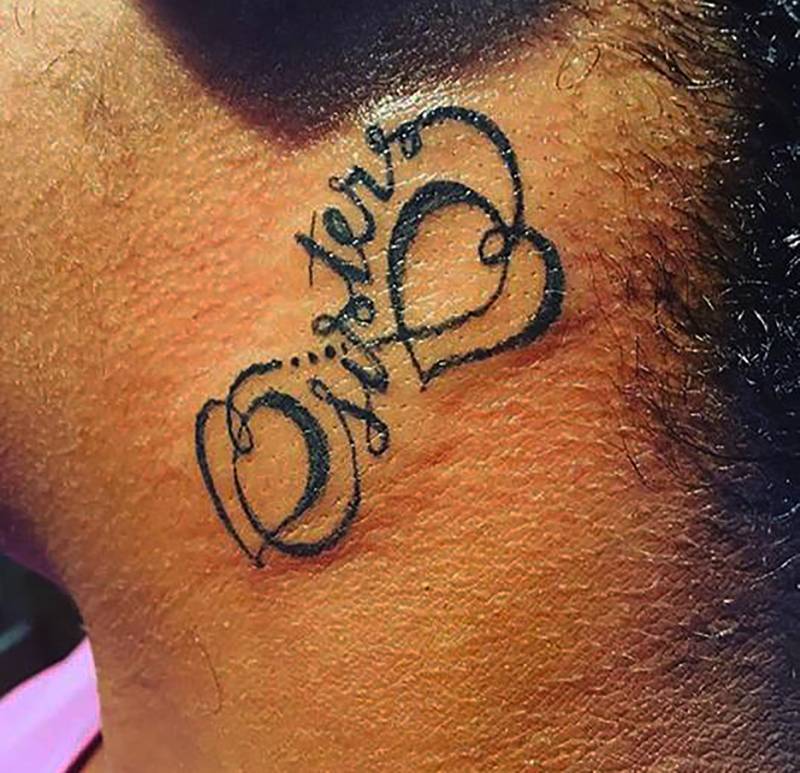 Tatouage en commun sisters peaux noires paris