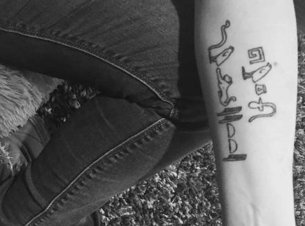 prenom hieroglyphe avant bras femme bordeaux