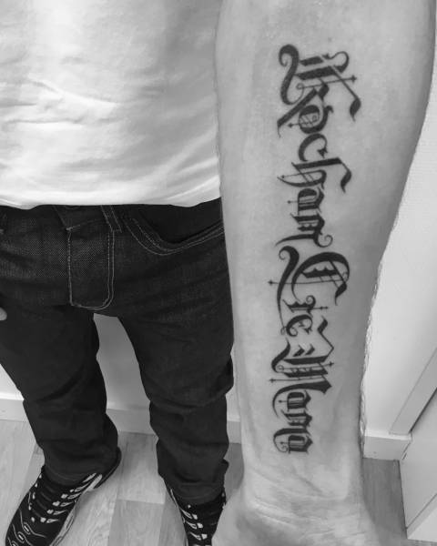 tataouge homme en polonais ecriture chicanos bordeaux