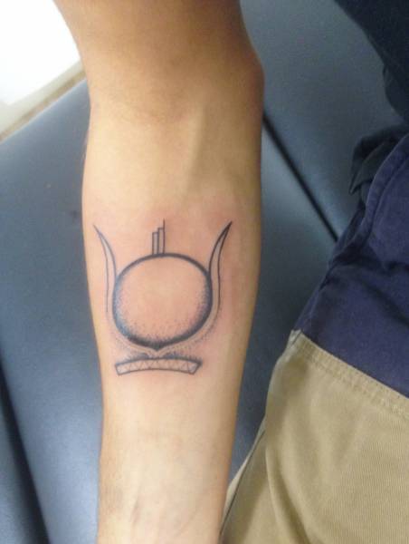 tatouage symbole egyptien homme bordeaux