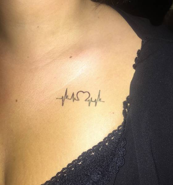 tatouage electrocardiogramme femme Lormont