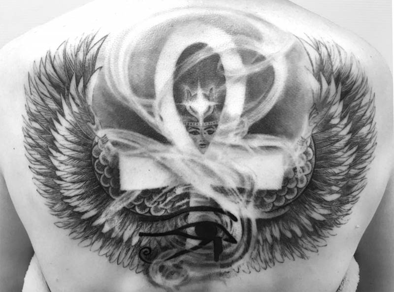 tattoo egyptien dos femme bordeaux rive deoite