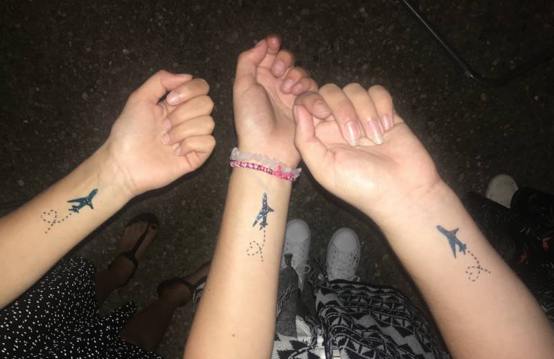 tatouage voyage au poignet à Floirac