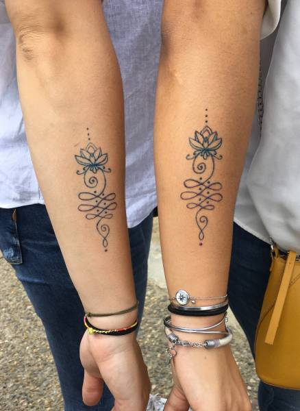 tattoo unalome entre soeur avant bras a bordeaux