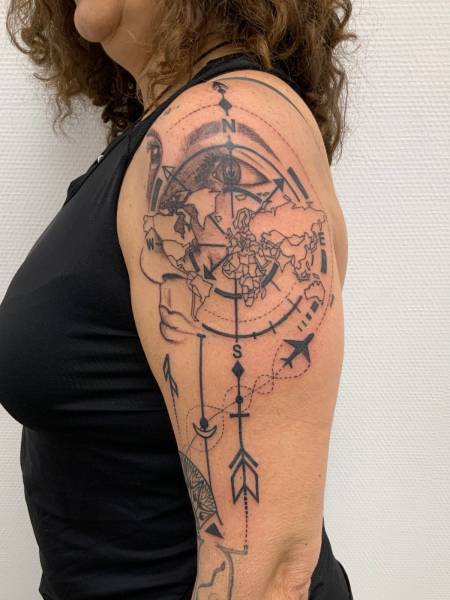 Tatouage graphique voyage bègle